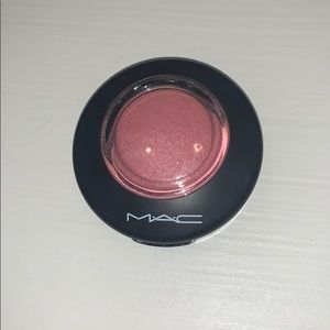 MAC Mineralize Blush: Dainty